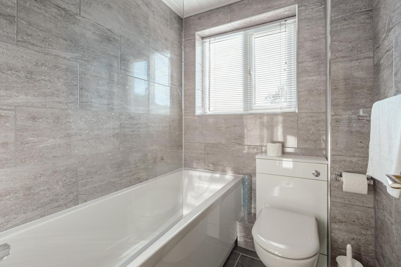 Luxury 2 Bed Room Lake View Apt Bowness Parking Экстерьер фото