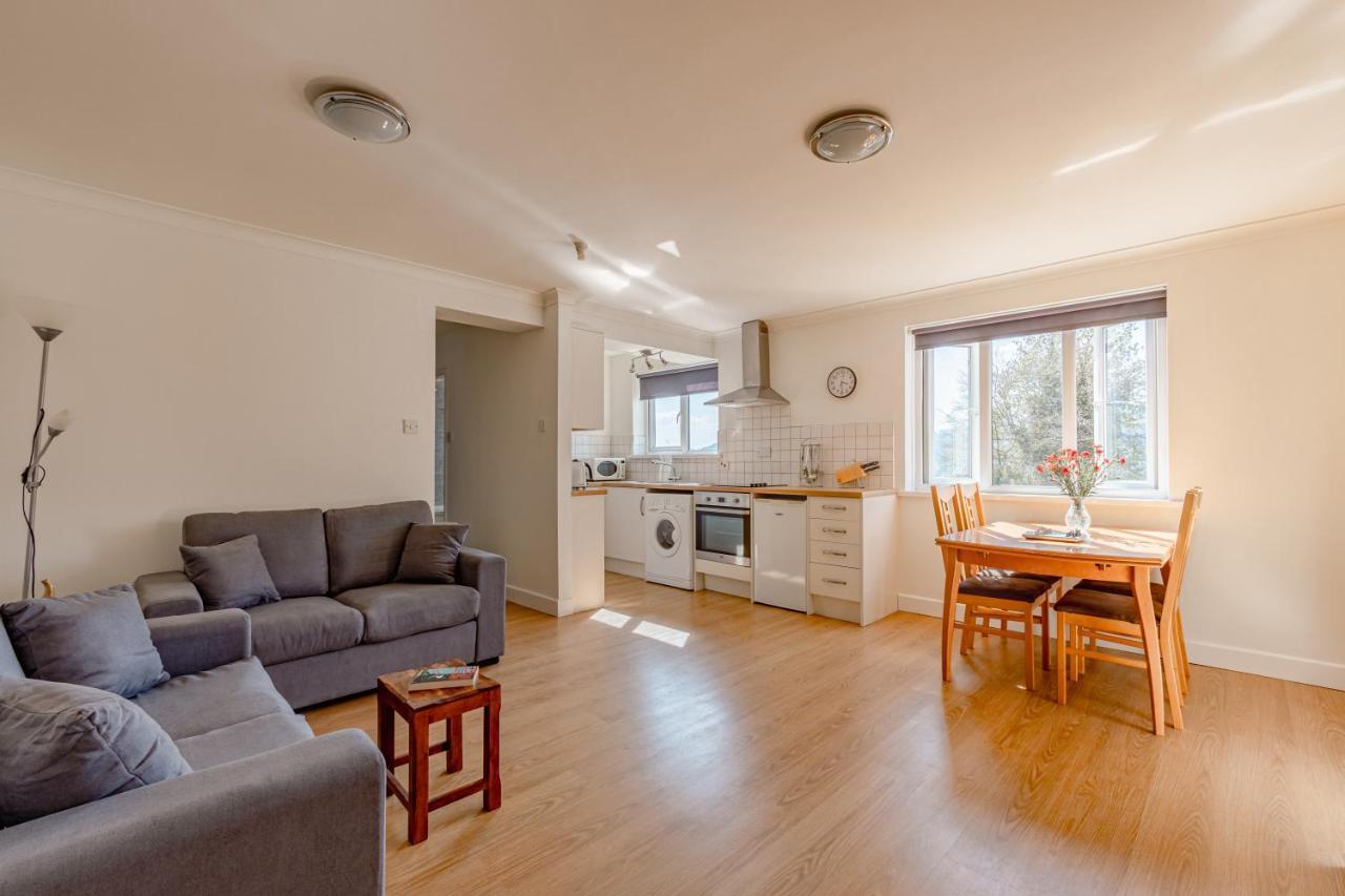 Luxury 2 Bed Room Lake View Apt Bowness Parking Экстерьер фото