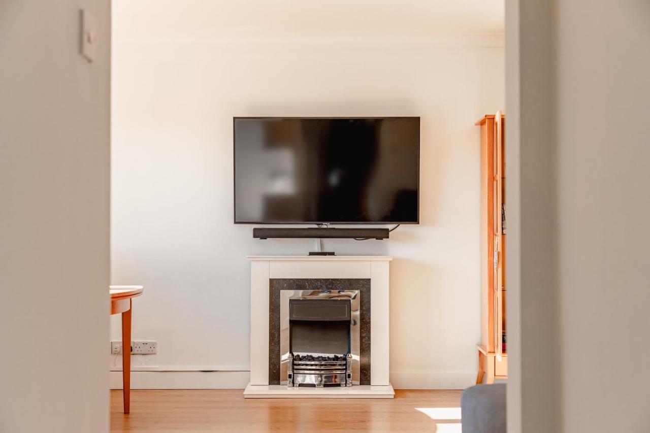 Luxury 2 Bed Room Lake View Apt Bowness Parking Экстерьер фото