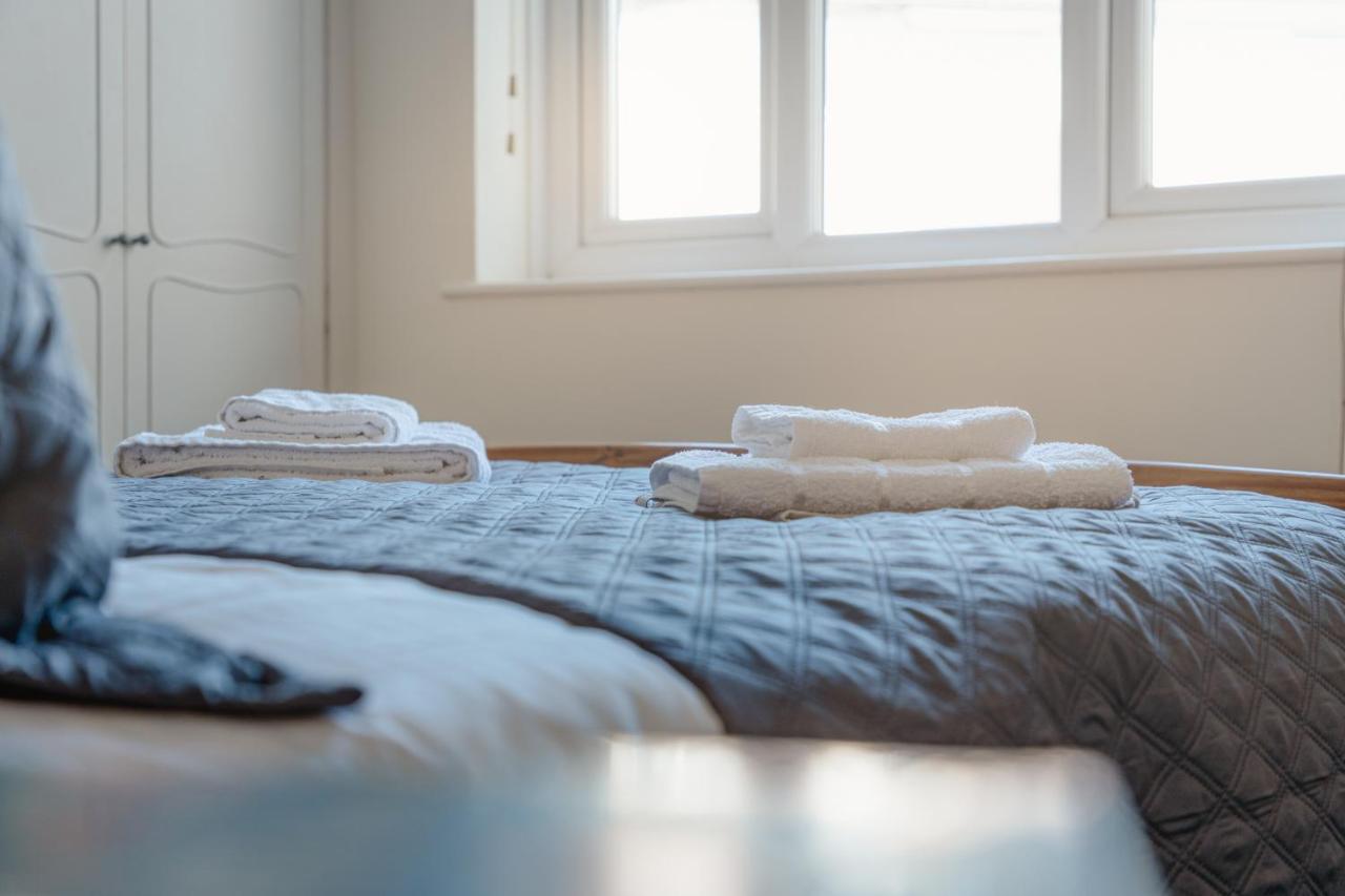 Luxury 2 Bed Room Lake View Apt Bowness Parking Экстерьер фото